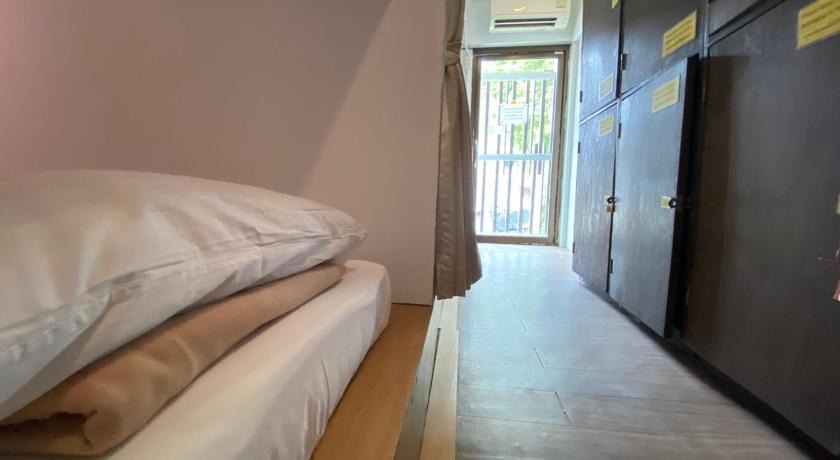 รูปของหอพักหญิง พร้อมเครื่องปรับอากาศ ห้องน้ำรวม (Female Dormitory Air Conditioning with Shared Bathroom) 15