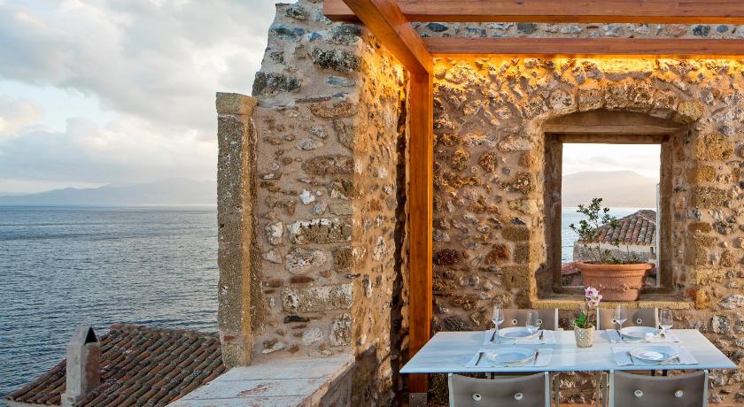 Moni Emvasis Luxury Suites photo
