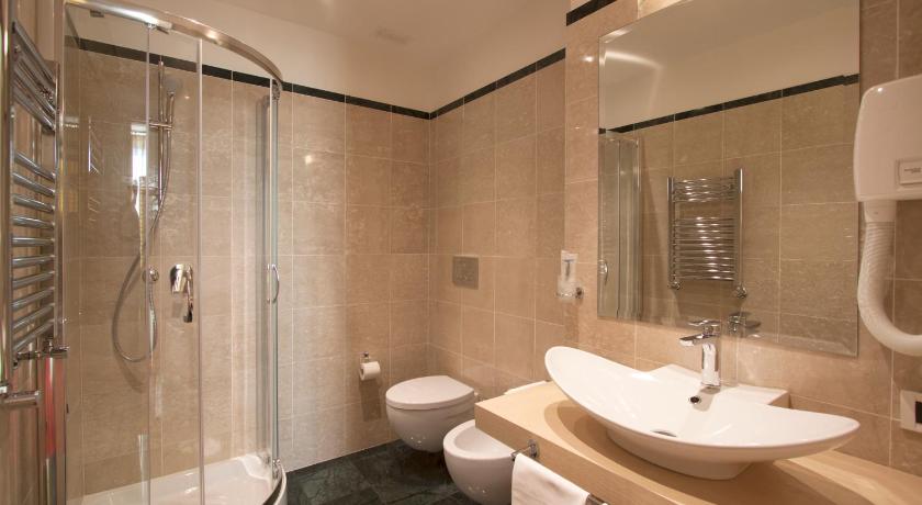 ローマ Laurentia Roma Hotel 3つ星 ホテル 外観