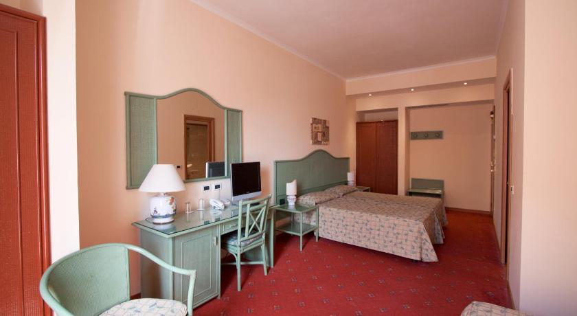 Laurentia Roma Hotel