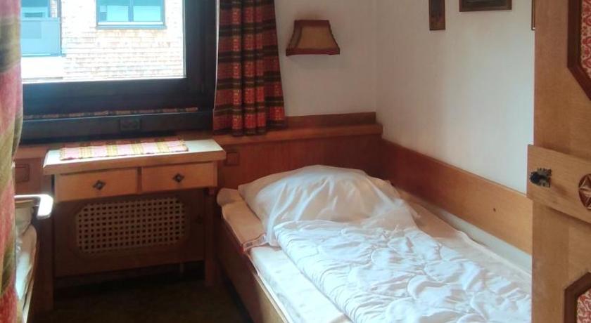 Image of One-Bedroom Apartment with Balcony and Mountain View 3