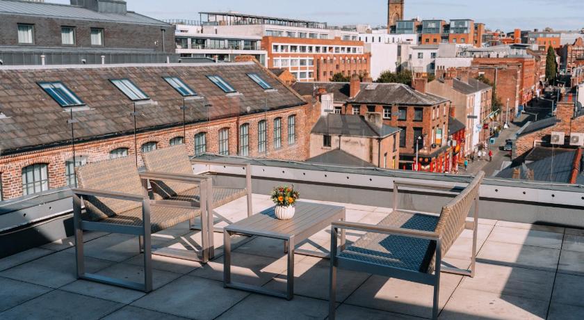 Image of One-Bedroom Penthouse Suite with Double Bed and Terrace - City View 1