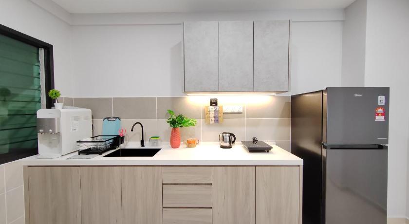 Prima Meru Premium Suites by IWH - image 16