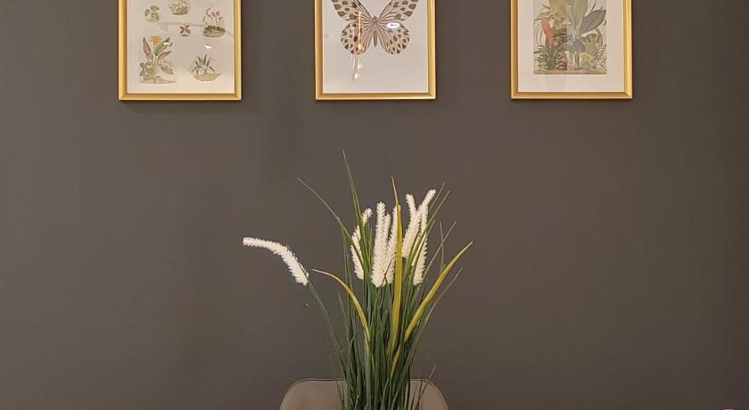 Prima Meru Premium Suites by IWH - image 5