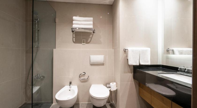 Image of 1 Queen Premium Slopes View 5