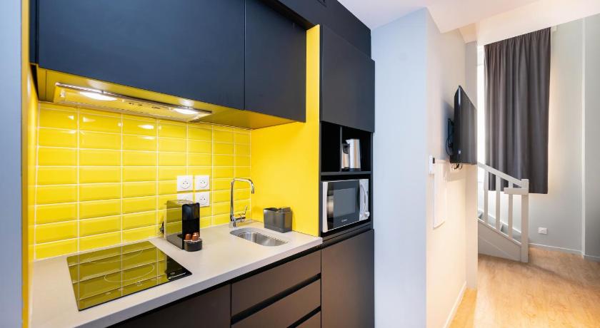 Image of Standard Sleeps 3 8