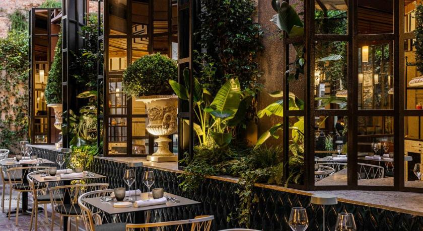 ローマ Roma Luxus Hotel 5つ星 ホテル レストラン