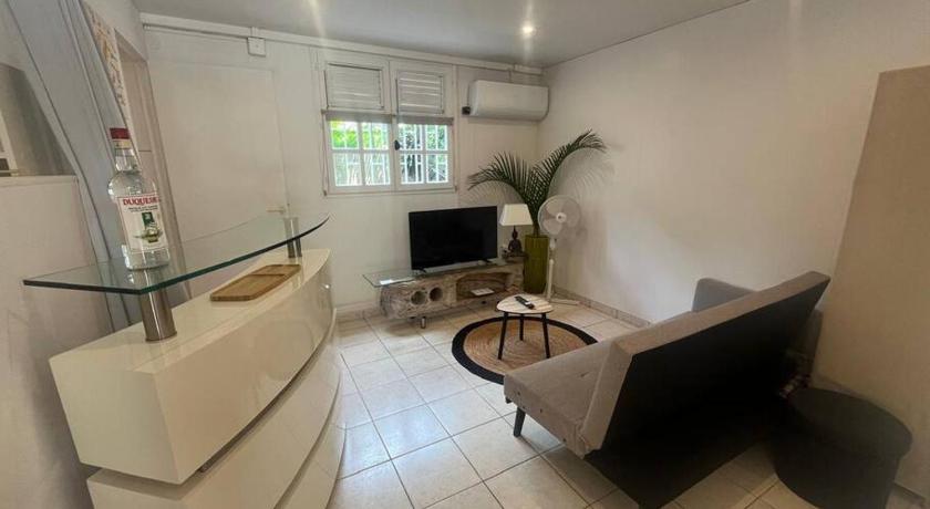 Joli Studio à la Villa l'Ensoleillée avec son grand Jardin