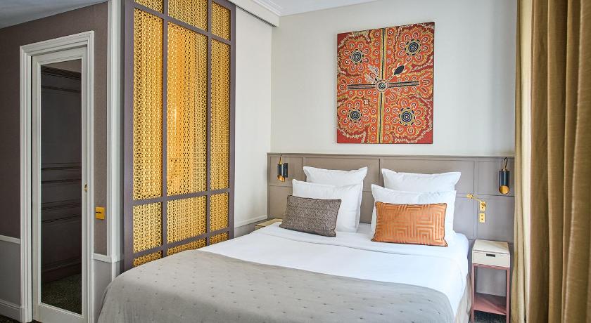 Image of Family Suite with adjoining rooms 0