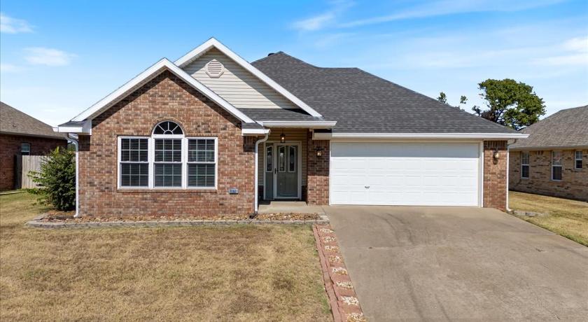 Beautiful 3 bed 2 bath home near Crystal Bridges