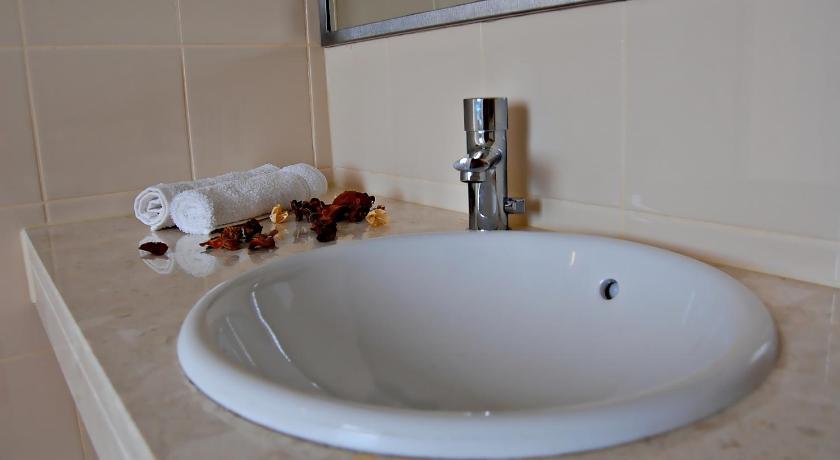 รูปของซูพีเรีย เตียงใหญ่หรือเตียงแฝด มีระเบียง (Superior Double or Twin Room with Balcony) 15