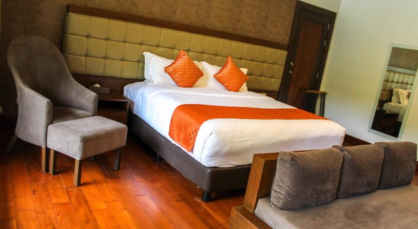 Image of Suite with Pool View 13