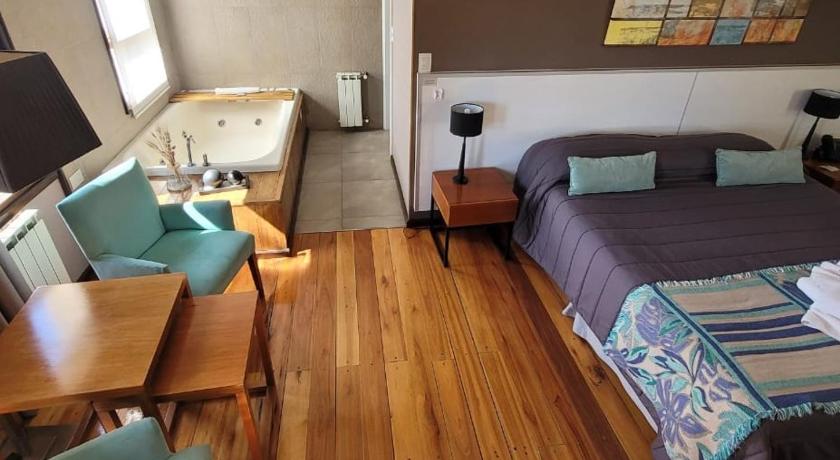 Image of Junior Suite with Lake View 7