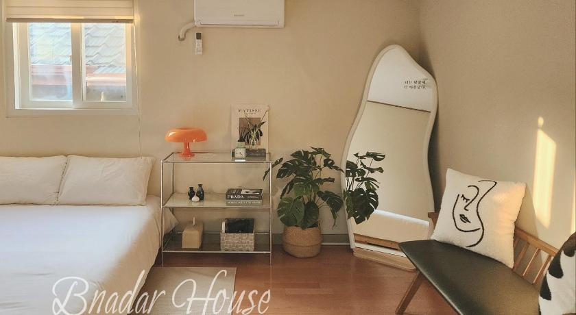 Bandal House