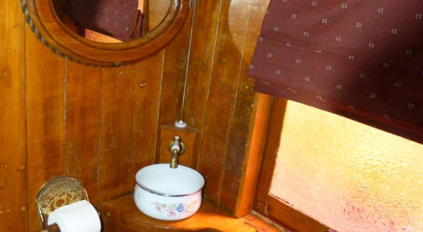 Image of Two-Bedroom Train Carriage 11