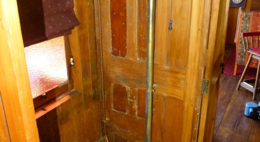 Image of Two-Bedroom Train Carriage 10