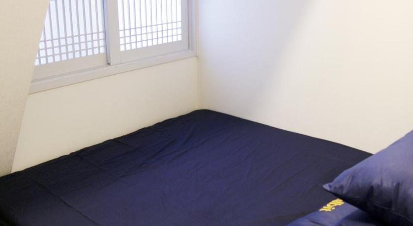Image of Small Double with Bathroom 6