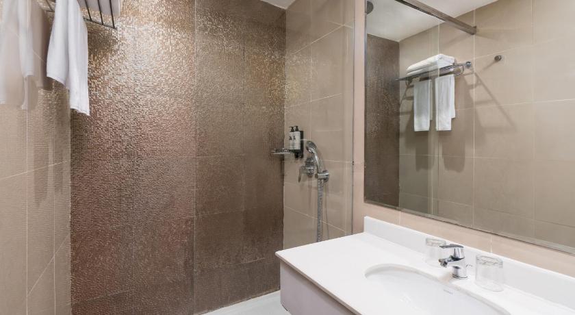 Image of Standard Triple Room Garden View 8