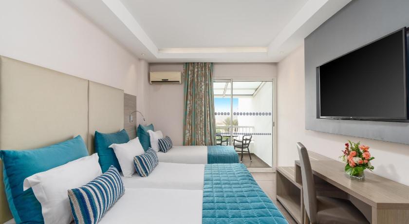 Image of Standard Triple Room Garden View 3