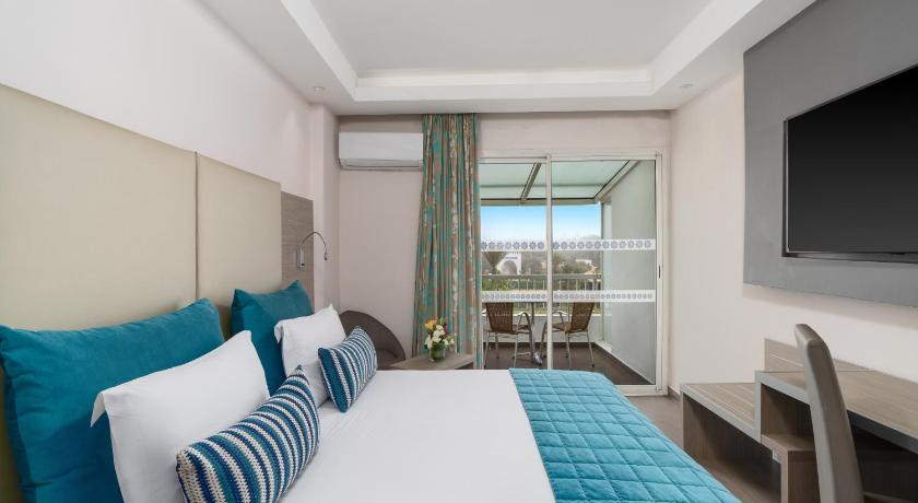 Image of Standard Double Room Partial Ocean View 3