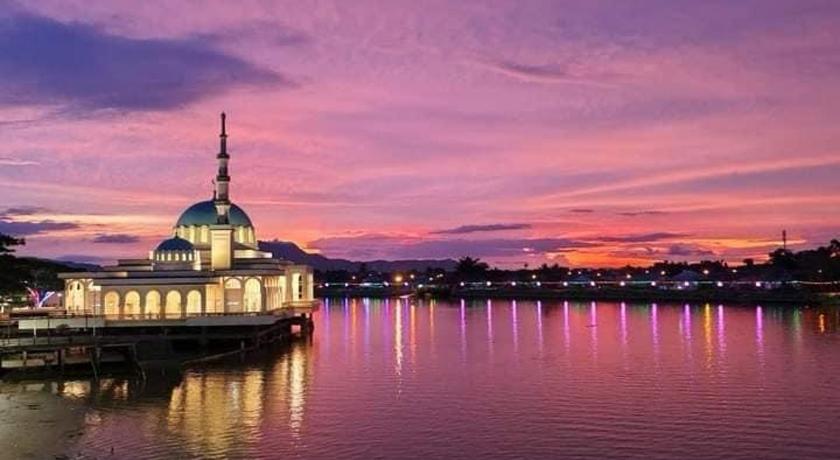 古晋 Kuching Riverine Diamond @ 4 pax 4星级 民宿 泳池