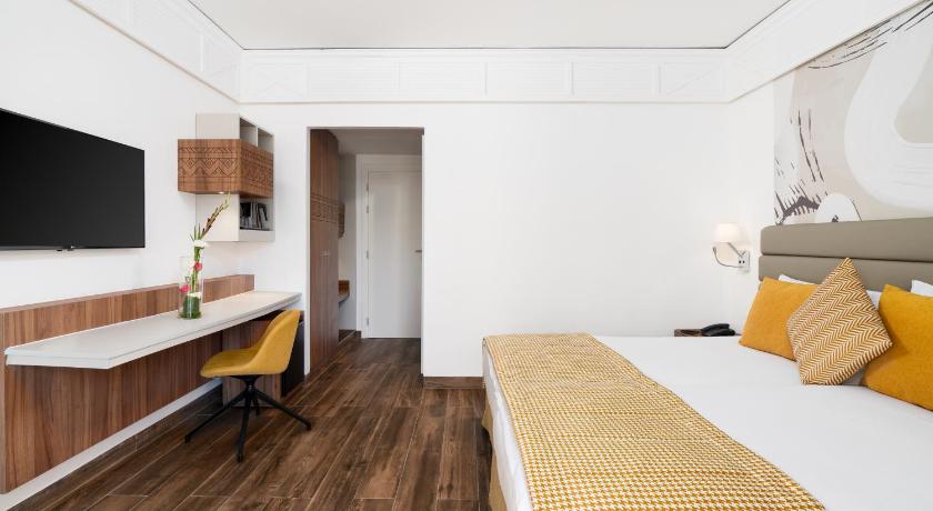 Image of Standard Twin Room Garden View 5