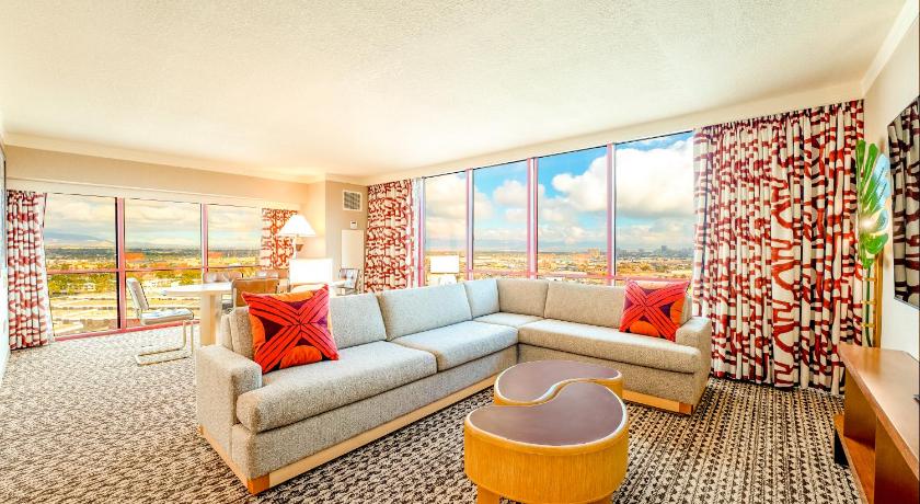 Image of Remodeled 1 Bedroom Premier Suite King High Floor 3