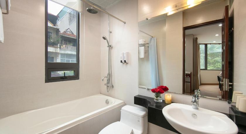 ハノイ HB Serviced Apartment - 12 Trần Quý Kiên 3つ星 ホテル スイート
