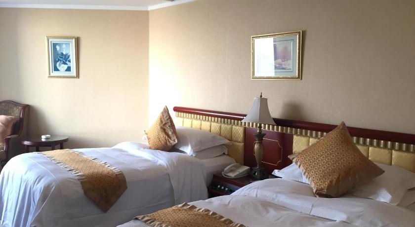 Imagen de South Wing Twin Room with Sea View 13