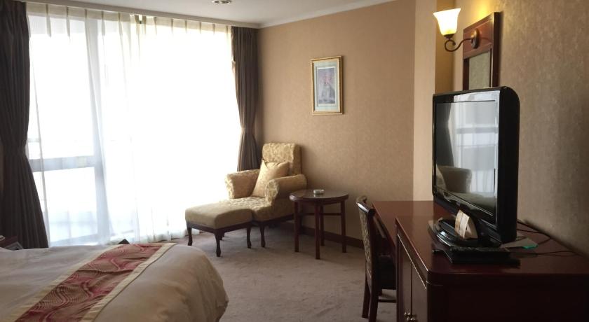 Imagen de South Wing Twin Room with Sea View 12