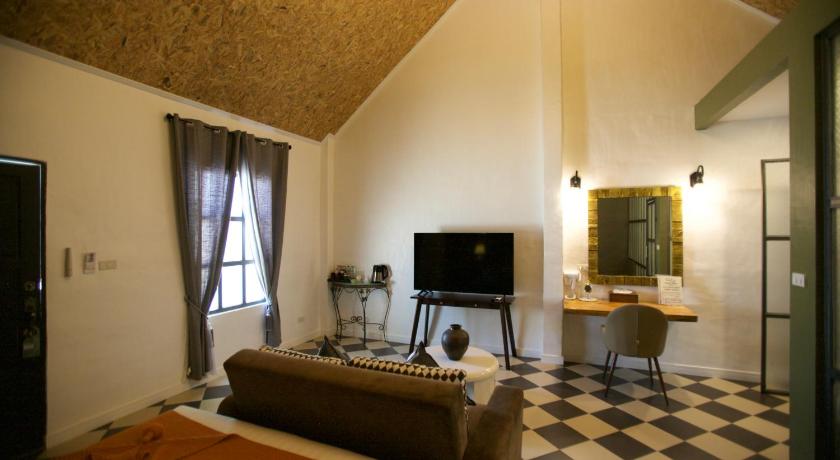 Image of Urban terrace room 15