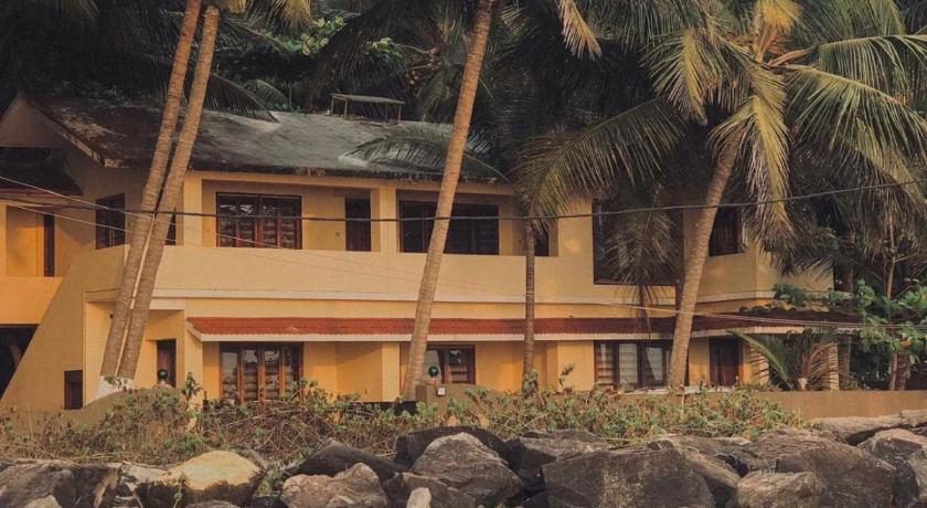 Kizhunna rock beach house