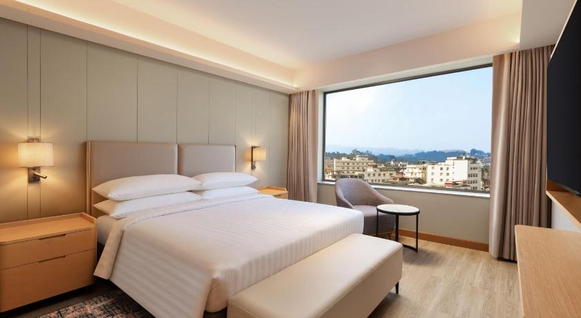 Image of Executive King Suite with Mountain View 0