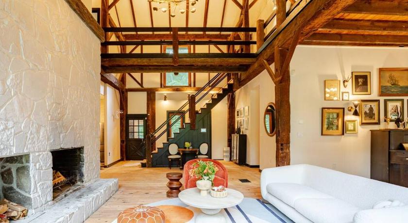클라버랙 Unique Fully Restored Landmark Barn in Hudson 4성급 숙소 로비