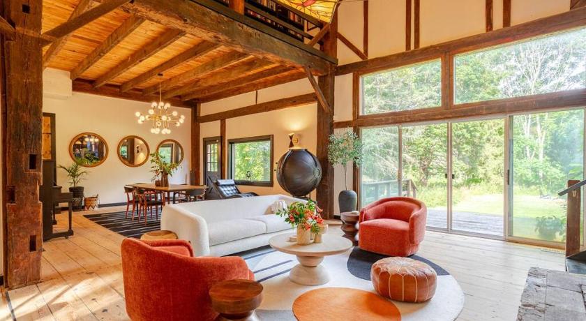 클라버랙 Unique Fully Restored Landmark Barn in Hudson 4성급 숙소 로비