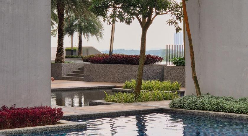 Johor Bahru [Medini Family Suites for 3] - Next to Legoland 3-Star Guesthouse restaurant