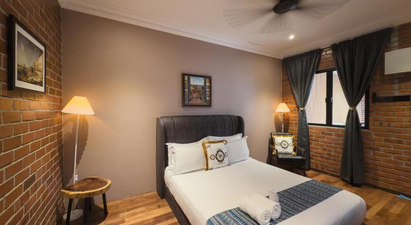 Image of Family - 2 Rooms 16