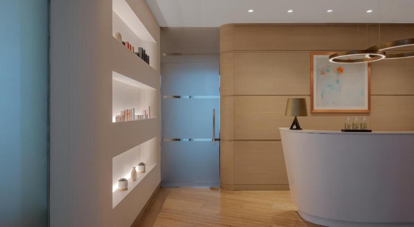 Hilton Dubai Creek Hotel & Residences - image 6