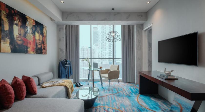 Image of Executive Suite, 1 King Size Beds, Park View 3