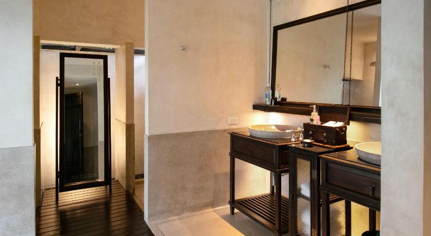 Image of Pool Access Suite Twin 10
