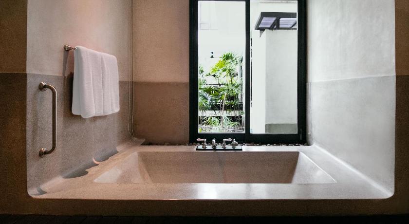 Image of Pool Access Suite Twin 11