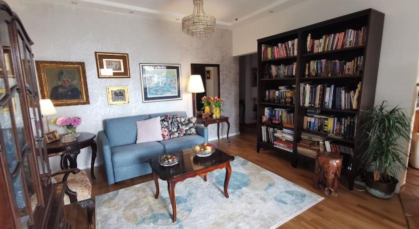Ground floor homey apartment in a country home