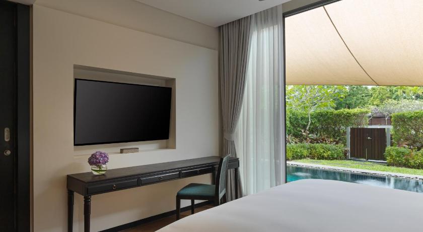 Фото: Two Bedroom Pool Suite 7