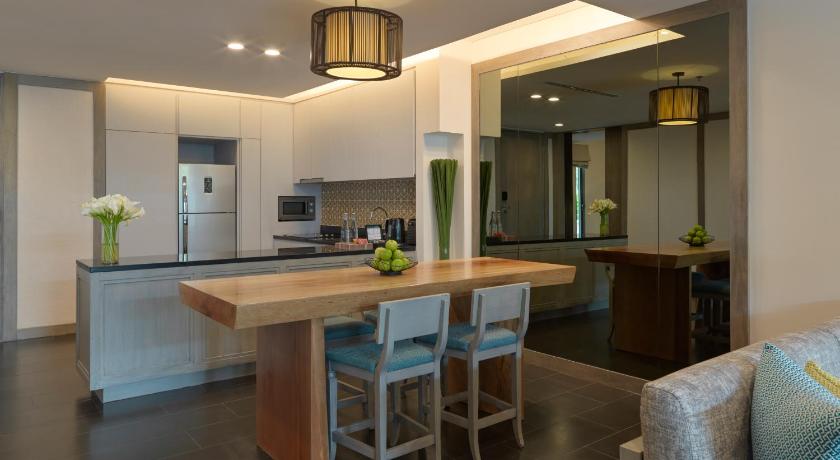 Фото: Two Bedroom Pool Suite 10