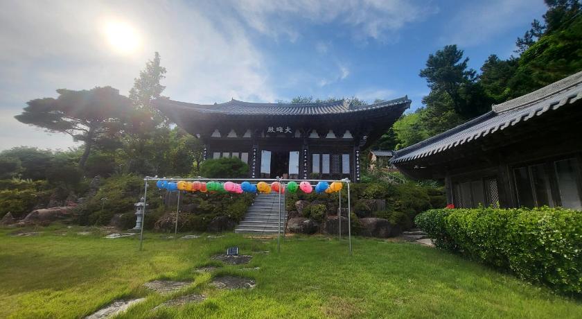 Pet Friendly Hanok Temple Stay