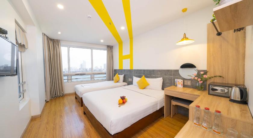 Image of Deluxe Twin River View 3