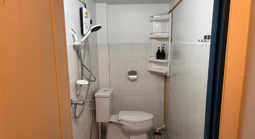 Image of Family Room with Private Bathroom 4