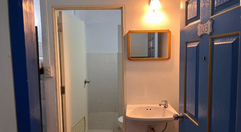 Image of Standard Twin Room 4