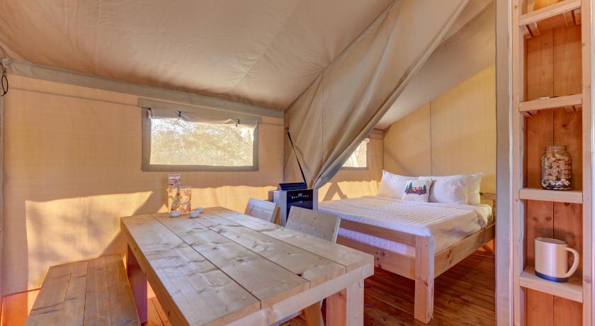 约翰逊城 (TX) Reserve all 5 tents for the price of 4 - 12 Fires Winery 3星级 单人房 大堂