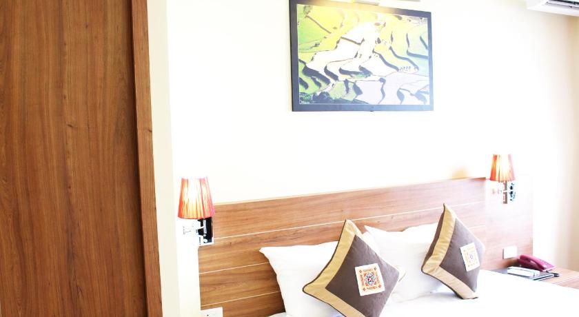 Image of Suite with City View 12